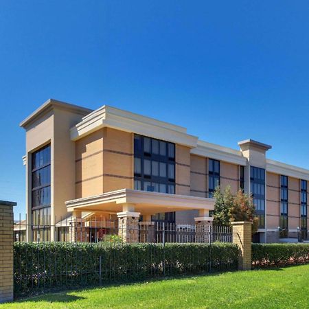 Heritage Inn Suites Houston Sugar Land, Trademark By Wyndham Bagian luar foto