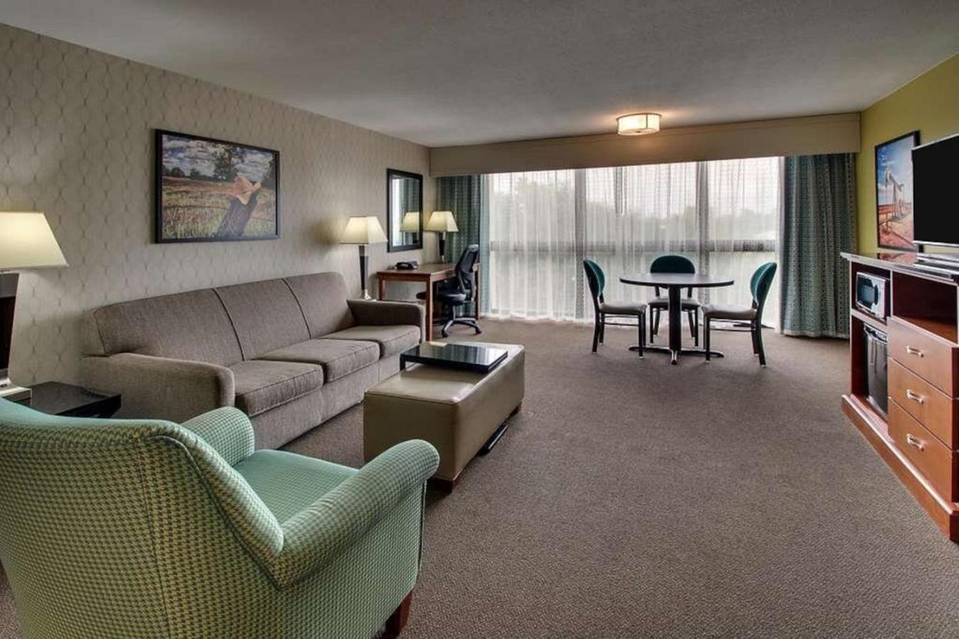 Heritage Inn Suites Houston Sugar Land, Trademark By Wyndham Bagian luar foto