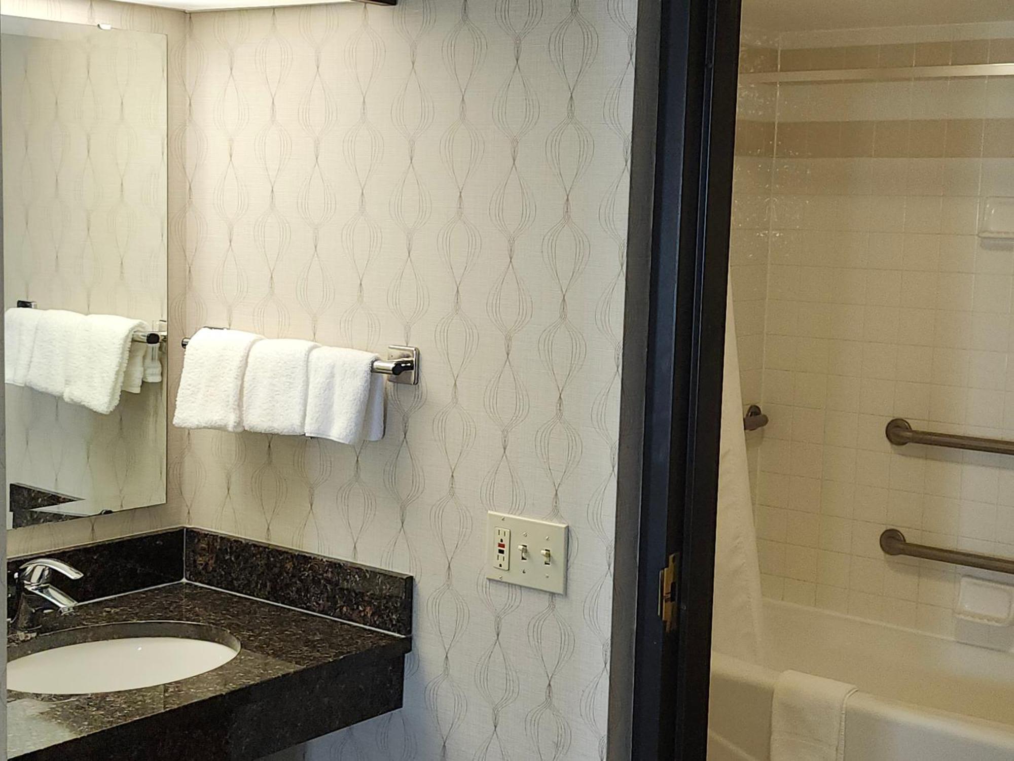 Heritage Inn Suites Houston Sugar Land, Trademark By Wyndham Bagian luar foto